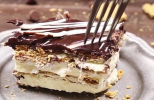 Photo Recette Gâteau Éclair avec Coulis de Chocolat Blanc…