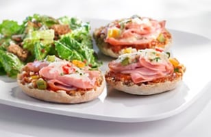 Photo Recette Mini Pizzas au Jambon Fumé Forêt Noire et Poivrons Grillés