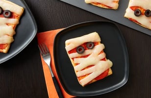 Photo Recette Pizzas sur Croissants en Forme de Momie