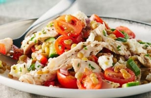 Photo Recette Salade Grecque aux Lentilles et Poulet Arrosée de Vinaigrette