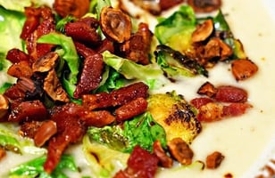 Photo Recette SOUPE RACINE CÉLERI À LA PANCETTA, LES CHOUX DE BRUXELLES ET DE NOISETTES GRILLÉES