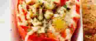 POIVRONS DOUX FARCIS AU POULET ET AUX ŒUFS, CUITS AU FOUR